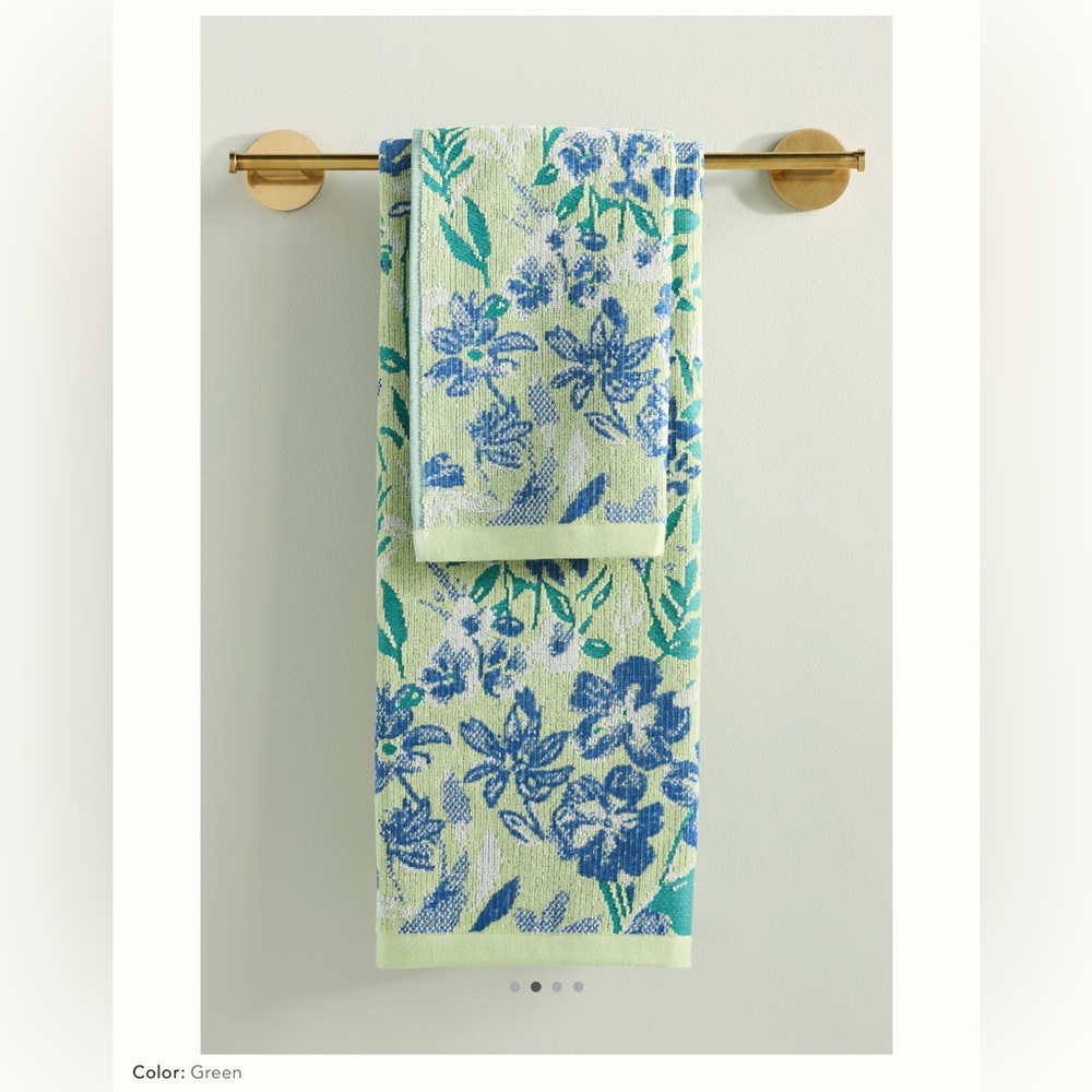 Anthro ❉ Lillian Cotton Floral Bath Towel in Green - Picture 5 of 10